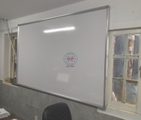 Nên chọn bảng treo tường hay bảng di động cho trung tâm đào tạo