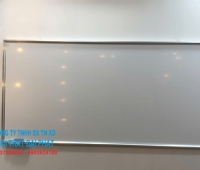 Bảng từ trắng treo tường hay bảng di động phù hợp hơn cho phòng học