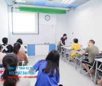 Bảng viết cho trung tâm ngoại ngữ nên chọn loại nào