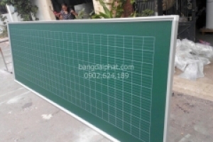 Lắp đặt bảng từ xanh kẻ ô ly tiểu học tại quận 7
