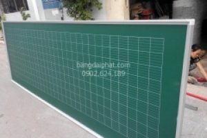 Lắp đặt bảng từ xanh kẻ ô ly tiểu học tại Thủ Đức
