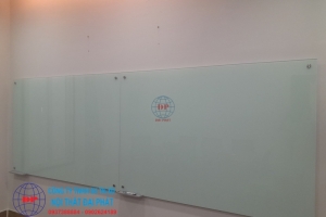 Giải pháp bảng kính giúp nâng tầm hình ảnh không gian làm việc