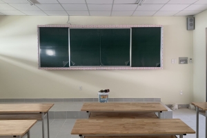 Khi nào nên lựa chọn bảng trượt ngang thay vì bảng treo tường ?