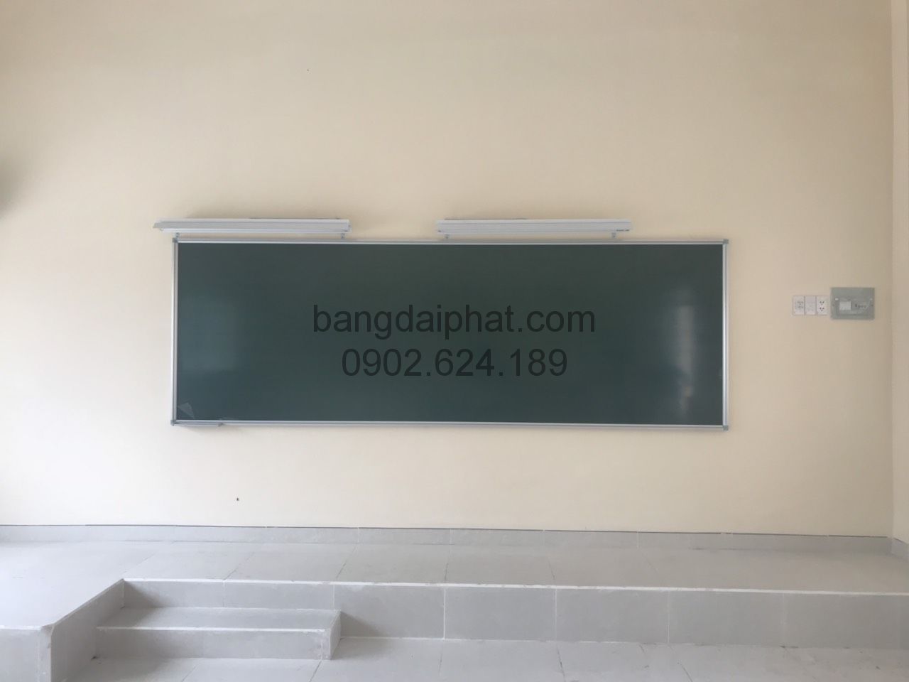 dich-vu-cung-cap-va-lap-dat-bang-tu-xanh-tai-quan-10